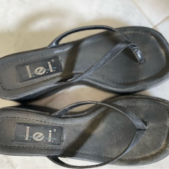 Lei black platform sandal size 7 thong - Picture 2 of 2